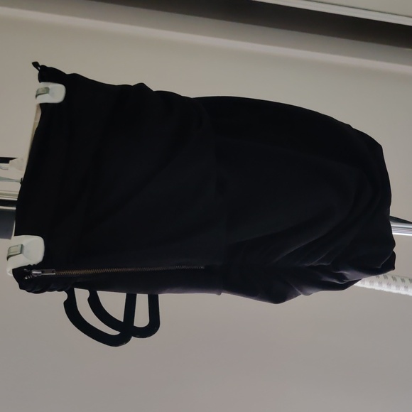 Elizabeth and James small side zip mini skirt - Picture 3 of 4